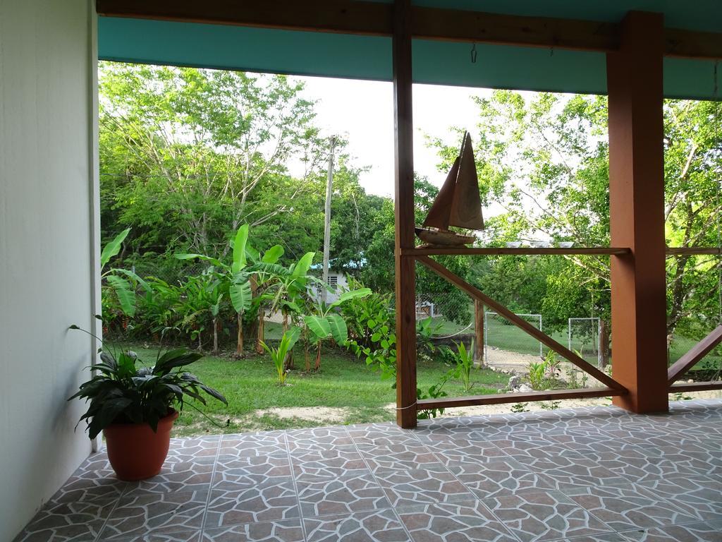 Maya Hill Lodge Black Man Eddy Exterior foto